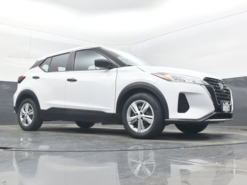 Used 2021 Nissan Kicks S FWD image 21