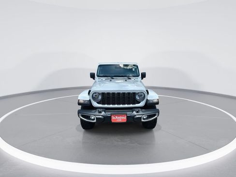 Used 2025 Jeep Gladiator Sport AWD/4WD image 3