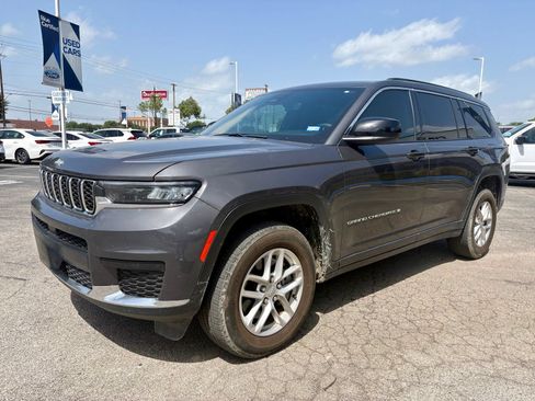 Used 2024 Jeep Grand Cherokee L Laredo RWD image 7