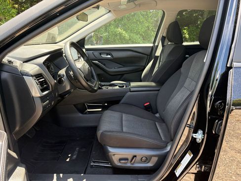 Used 2025 Nissan Rogue SV AWD/4WD image 29