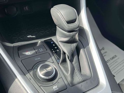 Certified 2025 Toyota RAV4 LE image 27