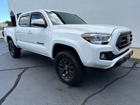 Used 2023 Toyota Tacoma SR5 w/ Technology Package AWD/4WD image 2