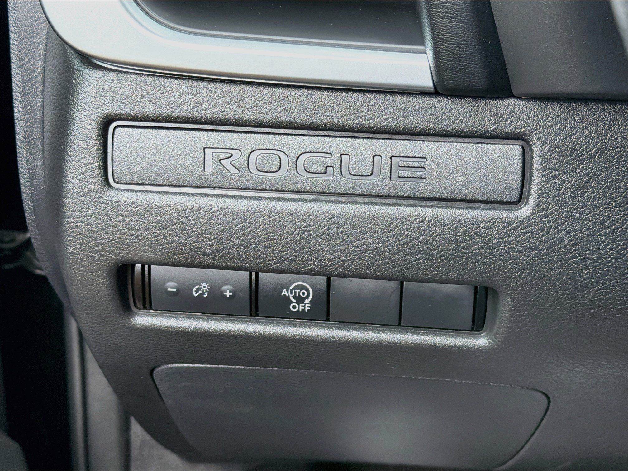 Used 2023 Nissan Rogue S AWD/4WD image 17