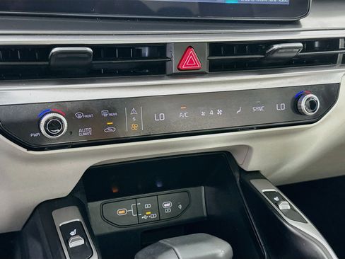Used 2025 Kia Sorento EX w/ Panoramic Sunroof Package FWD image 24