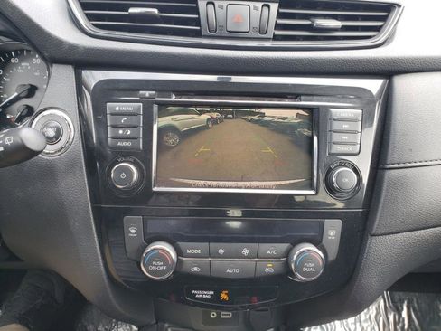 Used 2018 Nissan Rogue SV image 14