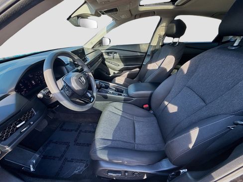 Used 2023 Honda Accord EX image 17