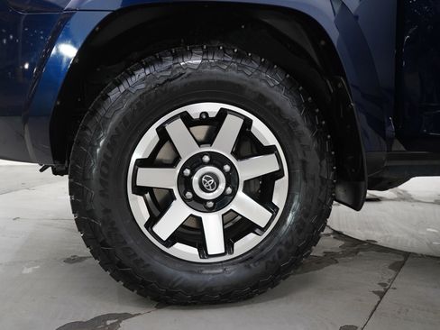 Used 2020 Toyota 4Runner TRD Off-Road Premium AWD/4WD image 30