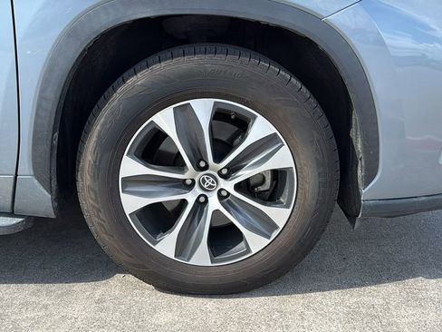 Used 2020 Toyota Highlander XLE FWD image 8