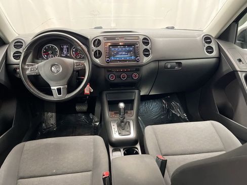 Used 2014 Volkswagen Tiguan S image 9
