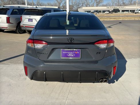 Used 2024 Toyota Corolla SE w/ SE Premium Package image 9