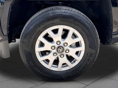 Used 2025 Toyota Tacoma SR5 AWD/4WD image 11
