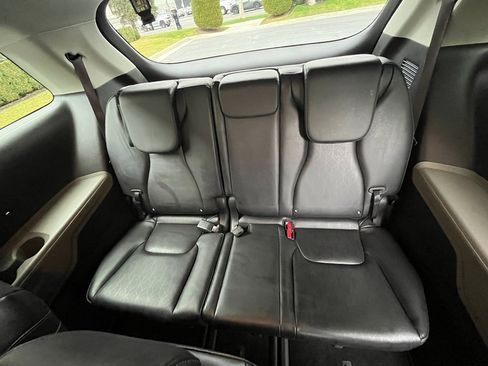 Used 2025 Kia Carnival image 35