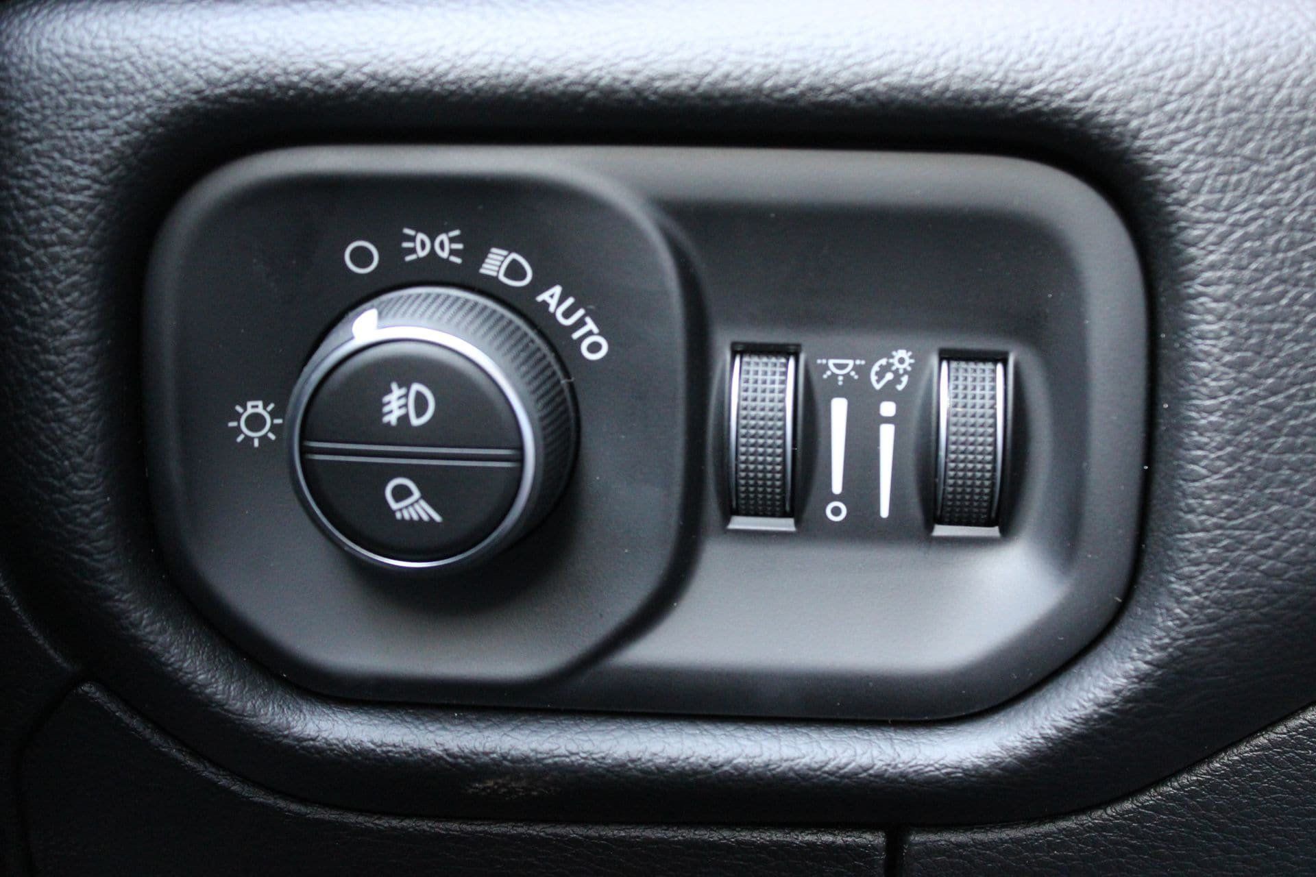 New 2026 RAM 1500 Laramie w/ Night Edition AWD/4WD image 33