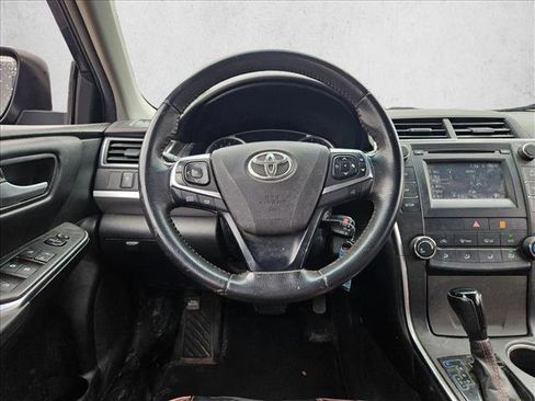 Used 2017 Toyota Camry SE image 8