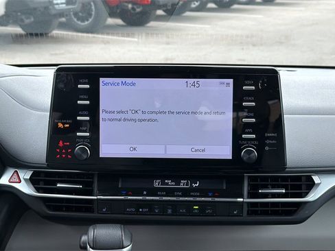 Used 2024 Toyota Sienna XLE image 28