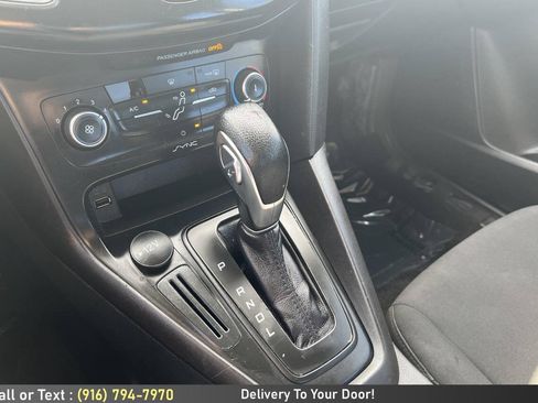 Used 2018 Ford Focus SE FWD image 19