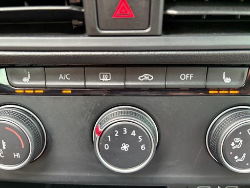 Certified 2024 Volkswagen Jetta Sport FWD image 21