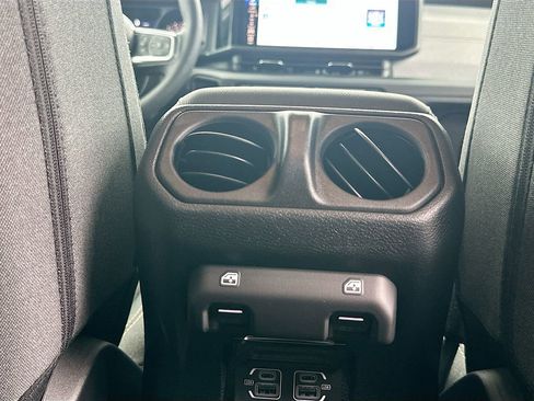 Used 2024 Jeep Wrangler Unlimited Sahara w/ Technology Group AWD/4WD image 24