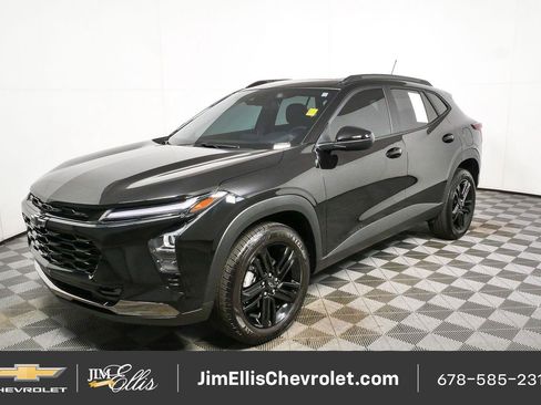 Used 2025 Chevrolet Trax ACTIV w/ Sunroof Package FWD image 30