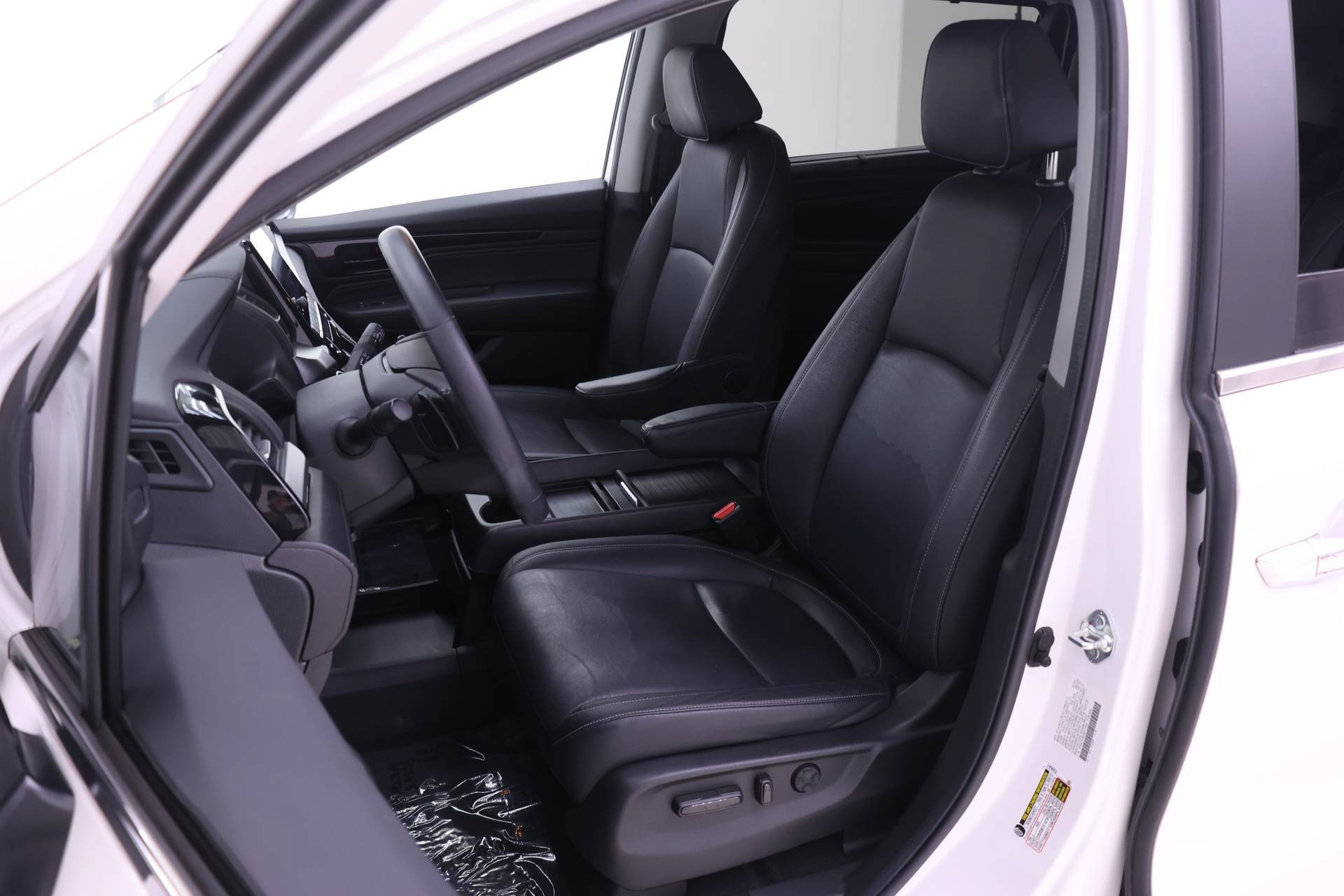 Certified 2024 Honda Odyssey Touring image 4