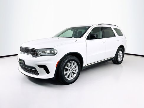 Used 2024 Dodge Durango SXT image 3