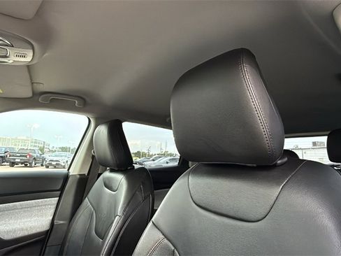 Used 2022 Jeep Compass Latitude image 15