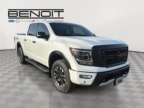 Used 2024 Nissan Titan PRO-4X w/ Pro-4x Convenience Package image 3