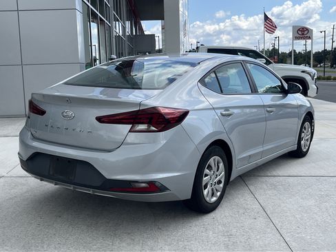 Used 2020 Hyundai Elantra SE w/ Cargo Package (C1) FWD image 3