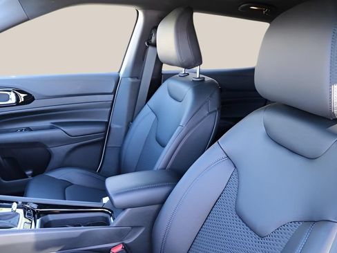 New 2026 Jeep Compass Latitude AWD/4WD image 11