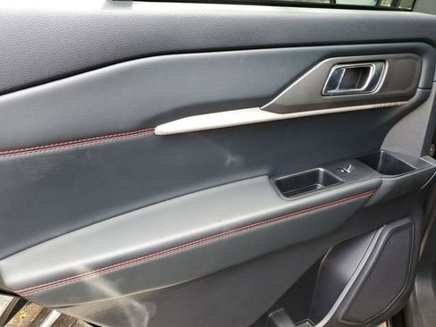 Used 2025 Ford Explorer ST-Line w/ ST-Line Street Pack image 10