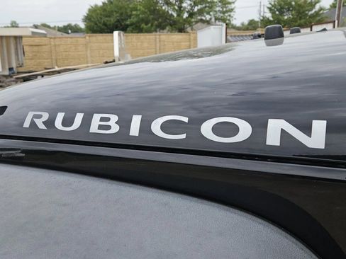 Used 2017 Jeep Wrangler Unlimited Rubicon w/ Connectivity Group image 20