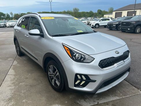 Used 2020 Kia Niro LXS FWD image 3