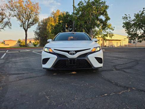 Used 2019 Toyota Camry SE FWD image 8