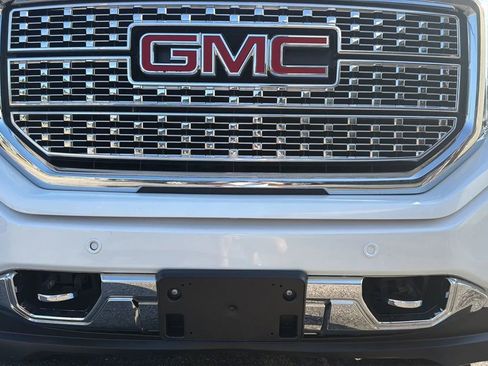 Used 2017 GMC Sierra 1500 Denali w/ Denali Ultimate Package AWD/4WD image 43