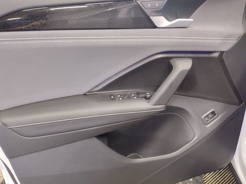 New 2025 Volkswagen Tiguan SE image 17