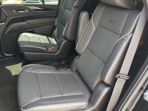 Used 2023 Cadillac Escalade Sport AWD/4WD image 17