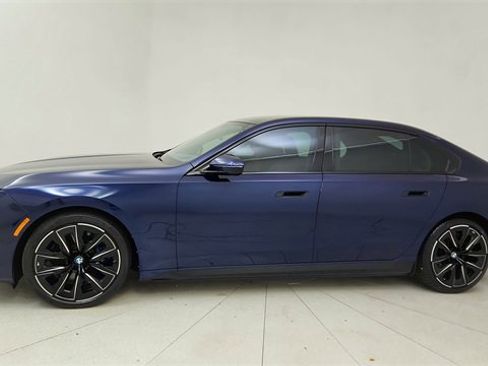 Used 2023 BMW i7 xDrive60 image 3
