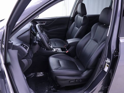 Used 2023 Subaru Forester Touring image 4