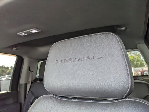 Used 2022 GMC Sierra 2500 Denali w/ Denali Ultimate Package image 18