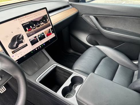 Used 2022 Tesla Model Y Performance AWD/4WD image 19