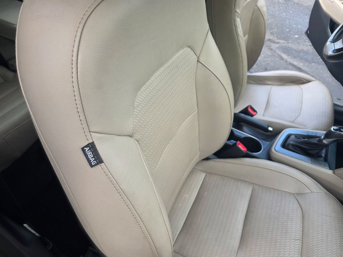 Used 2017 Hyundai Elantra Limited FWD image 30