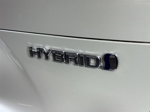 Certified 2022 Toyota Venza XLE image 13