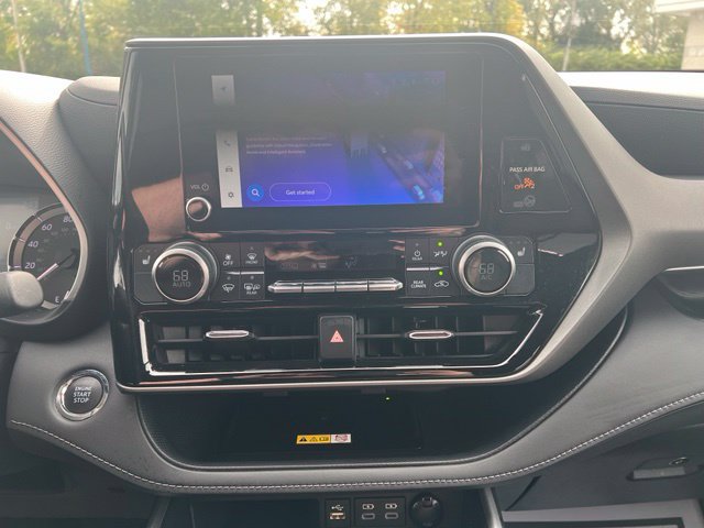Used 2023 Toyota Highlander XLE FWD image 16