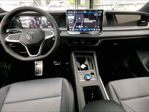 New 2026 Volkswagen Tiguan SE R-Line image 7