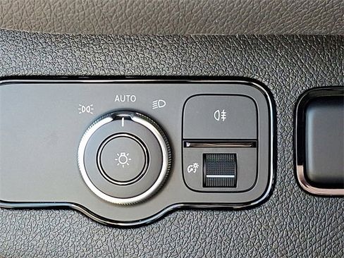 Used 2025 Mercedes-Benz Sprinter 2500 image 21