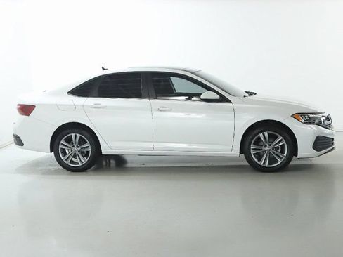 Used 2023 Volkswagen Jetta SE w/ Panoramic Sunroof Package FWD image 11