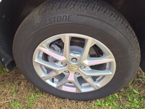 Used 2024 Chevrolet Equinox LT image 11