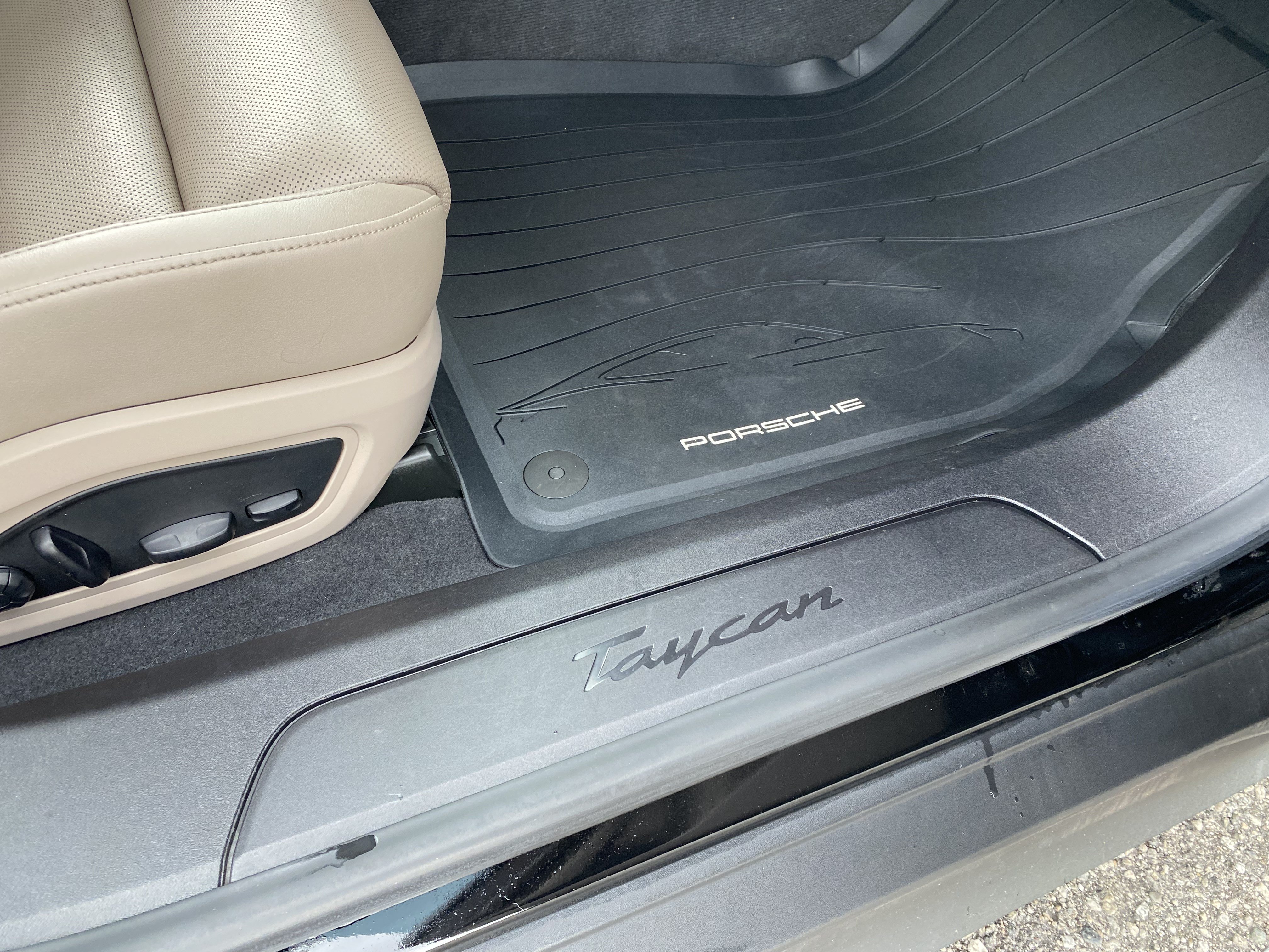 Used 2022 Porsche Taycan RWD image 25