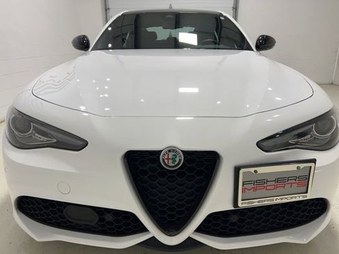 Used 2023 Alfa Romeo Giulia Veloce image 2