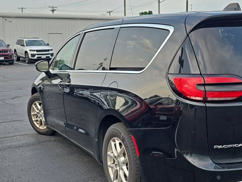 Used 2024 Chrysler Pacifica Touring-L FWD image 58
